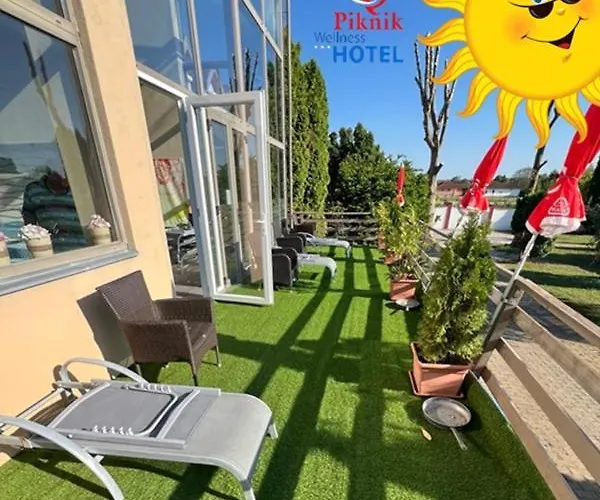 Piknik Wellness 3* שיופוק